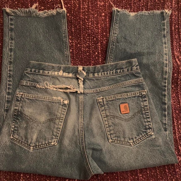 carhartt blue denim relaxed fit
waist laid flat: 14.5”
inseam: 24 - Picture 2 of 4